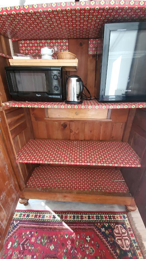 Une Suite Au Jardin Hyenville Екстериор снимка